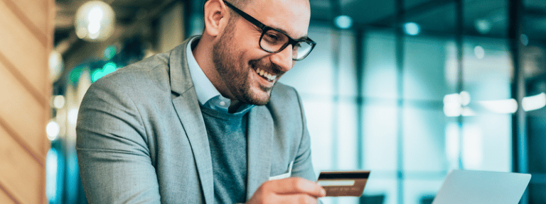 accountant paying online using credit card through an all-in-one B2B payment solution